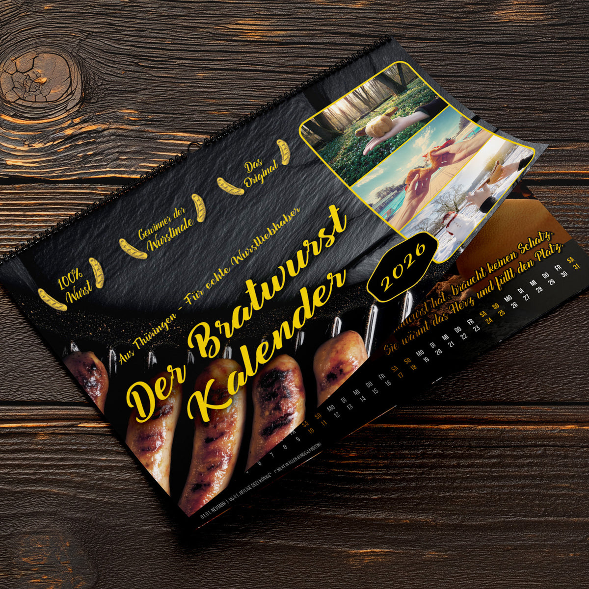 Bratwurstkalender 2026, Titelblatt auf dunklem Holz